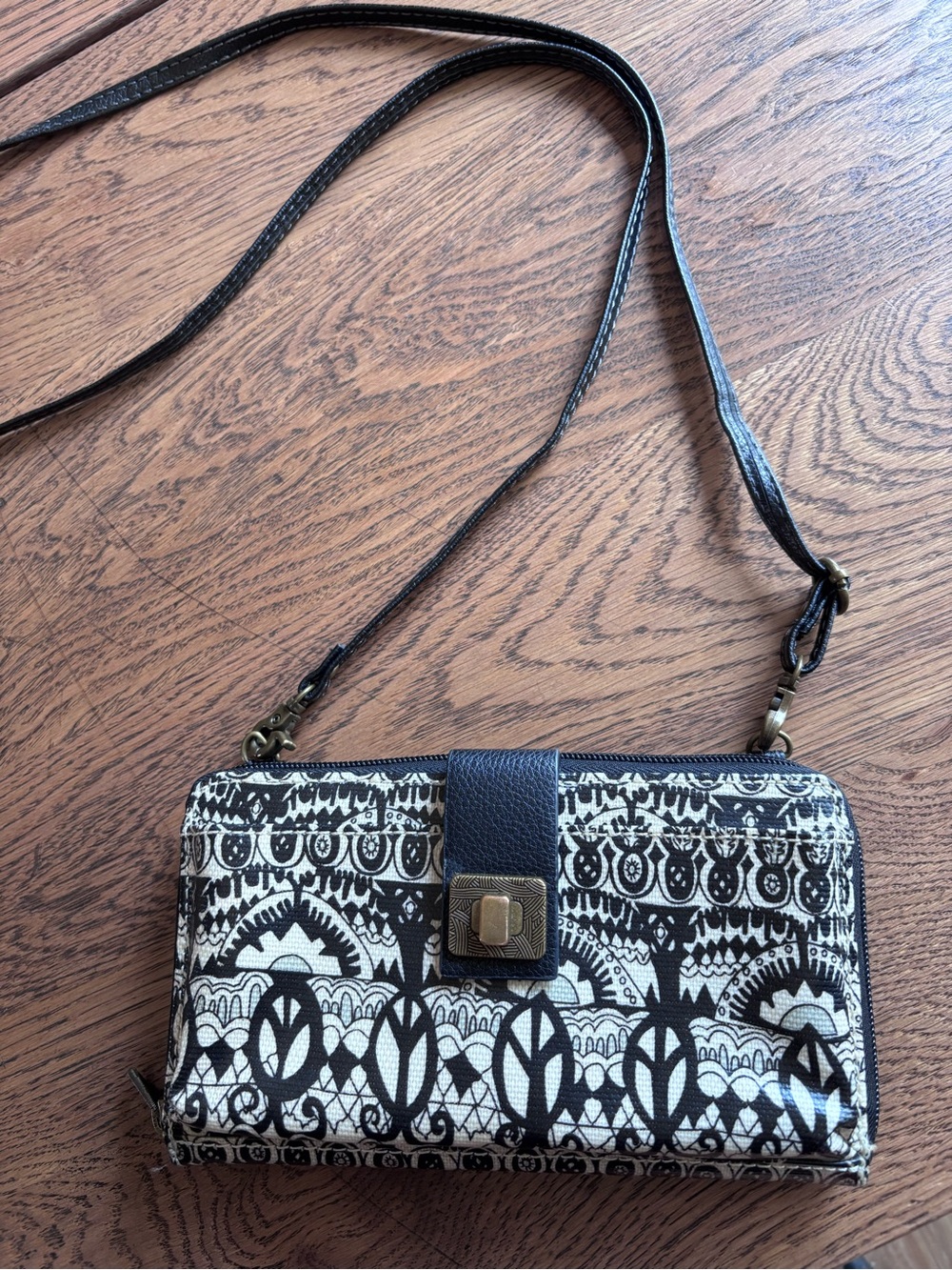 Black & White Patterned Women's Crossbody Wallet with Turn-Lock Strap